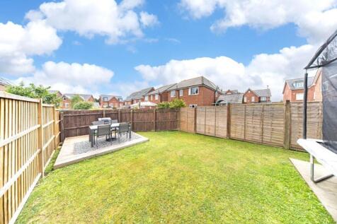 19 Sandfield Crescent garden 2.jpg