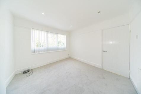 77 Jeffereys Crescent bedroom 2.jpg