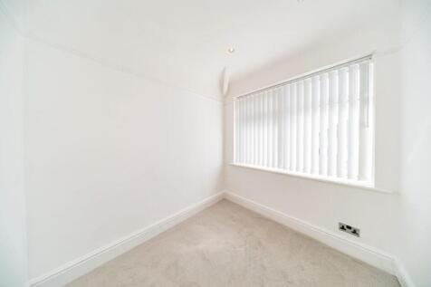 77 Jeffereys Crescent bedroom 3.jpg
