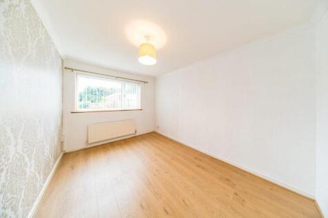 16 Tern Way bedroom 1.jpg