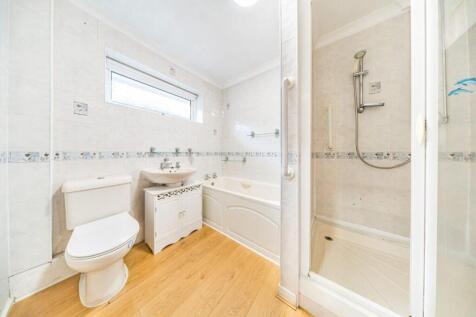 16 Tern Way bathroom.jpg