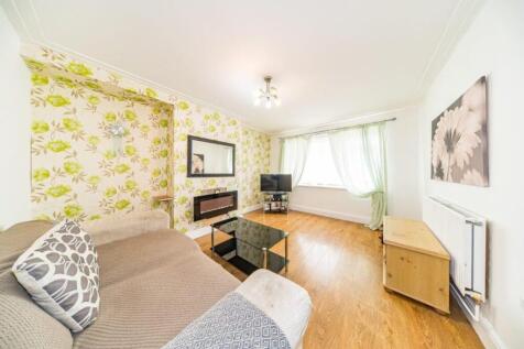 104 Astley Road lounge.jpg
