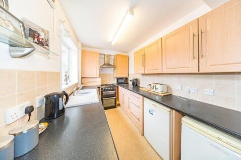 104 Astley Road kitchen.jpg