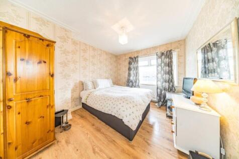 104 Astley Road bedroom 1.jpg