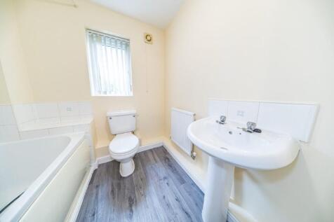 27 Molyneux Close bathroom.jpg