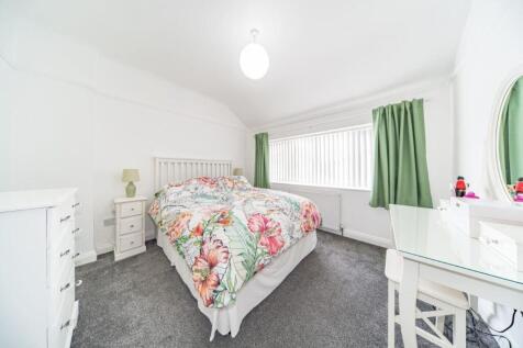 7 Cliftonville bedroom 1.jpg