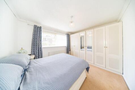 9 Pratt Road bedroom 1.jpg