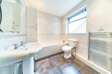 107 Old Lane bathroom.jpg
