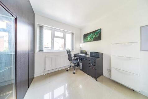 66-Bardley-Crescent-13.jpg