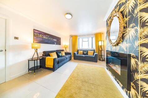 66-Bardley-Crescent-10.jpg