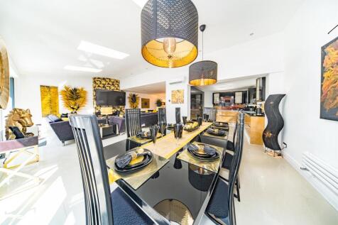 66-Bardley-Crescent-21.jpg