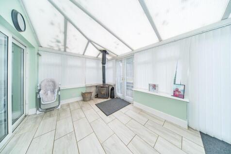 26 Holden Road conservatory.jpg