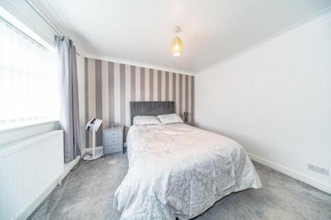 26 Holden Road bedroom 1 2.jpg