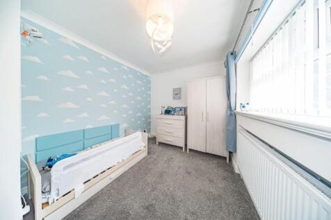 26 Holden Road bedroom 2.jpg