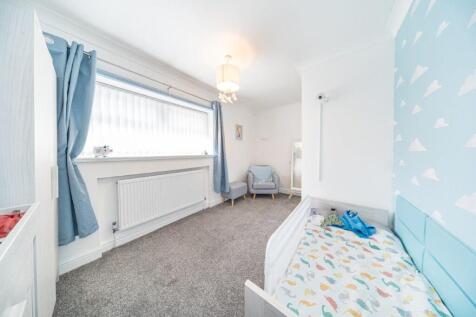 26 Holden Road bedroom 2 2.jpg