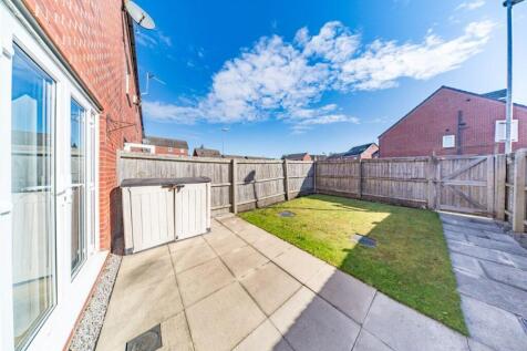 15 Station Road garden 2.jpg
