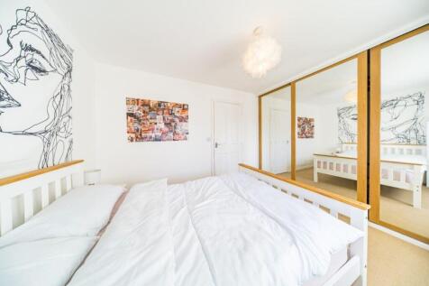 15 Station Road bedroom 2 2.jpg