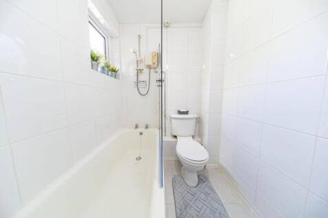 16 Portico Court bathroom 2.jpg