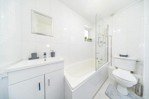 16 Portico Court bathroom.jpg