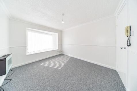 16 Portico Court lounge.jpg