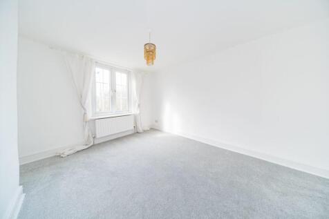 4 Mill Lane bedroom 2.jpg