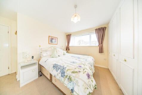 6 Green Road bedroom 1 2.jpg