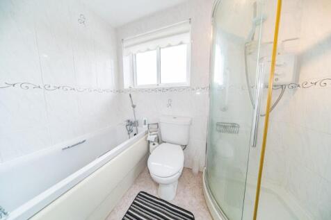 6 Green Road bathroom.jpg
