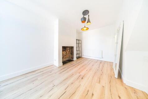 31 Ellaby Road sitting room 2.jpg
