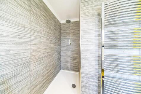20 Hillschool Road shower enclosure.jpg
