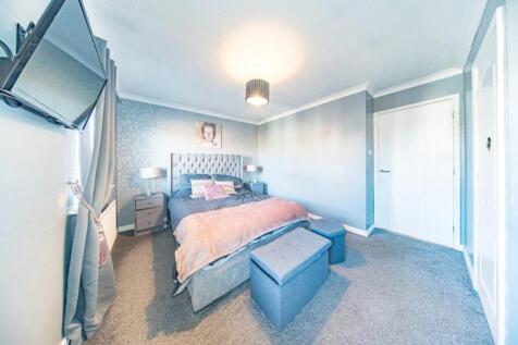3 Deanwood Close bedroom 1 2.jpg