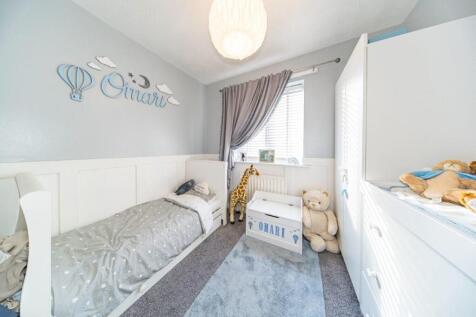 3 Deanwood Close bedroom 2.jpg