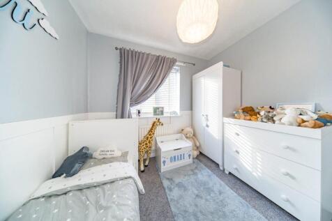 3 Deanwood Close bedroom 2 2.jpg