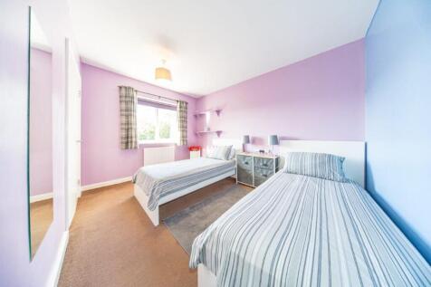 10 Tinling Close bedroom 2.jpg