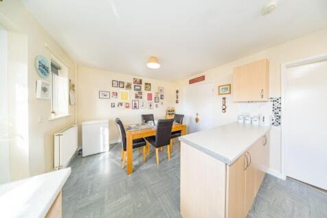 10 Tinling close dining area.jpg