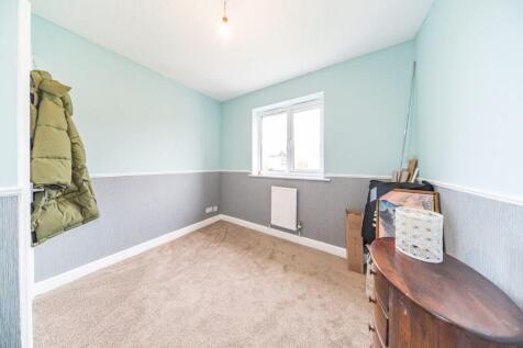 11 Newark Close bedroom 3.jpg