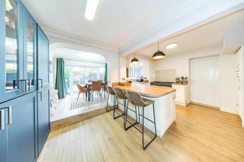 2-Cartmel-Drive-12.jpg