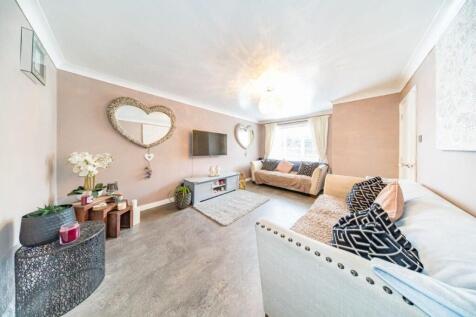 18 Caldywood Drive lounge.jpg