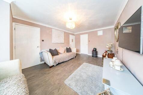 18 Caldywood Drive lounge 2.jpg