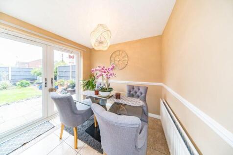 18 Caldywood Drive dining area.jpg