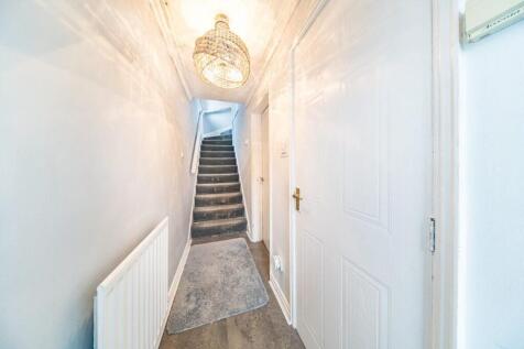 18 Caldywood Drive hall.jpg