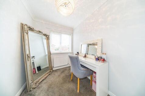 18 Caldywood Drive bedroom 3.jpg