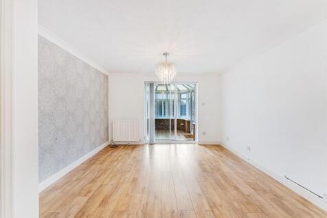 59 Manorwood lounge.jpg