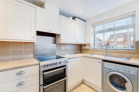 59 Manorwood kitchen 2.jpg