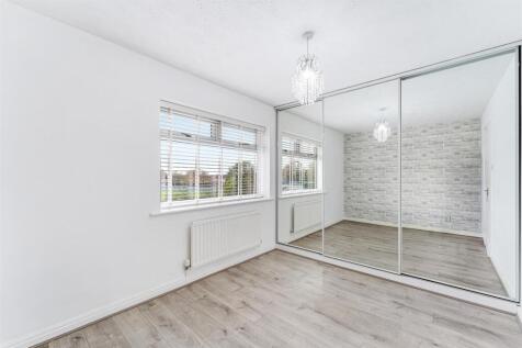 59 Manorwood bedroom 2.jpg