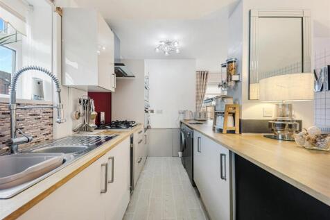 1 Thorndyke Close kitchen 2.jpg