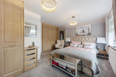 1 Thorndyke Close bedroom 1 2.jpg