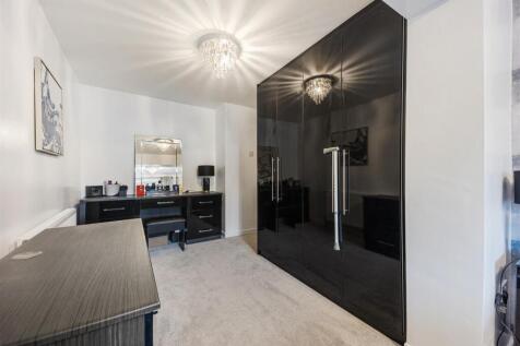 1 Thorndyke Close-6.jpg