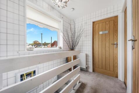 1 Thorndyke Close-18.jpg