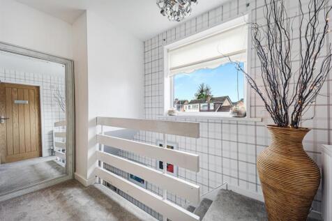 1 Thorndyke Close-17.jpg