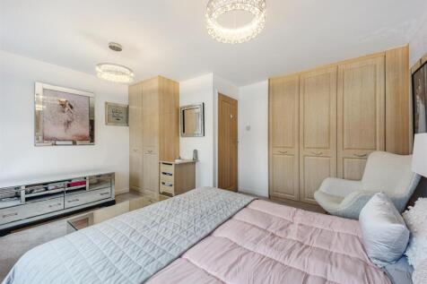 1 Thorndyke Close-11.jpg